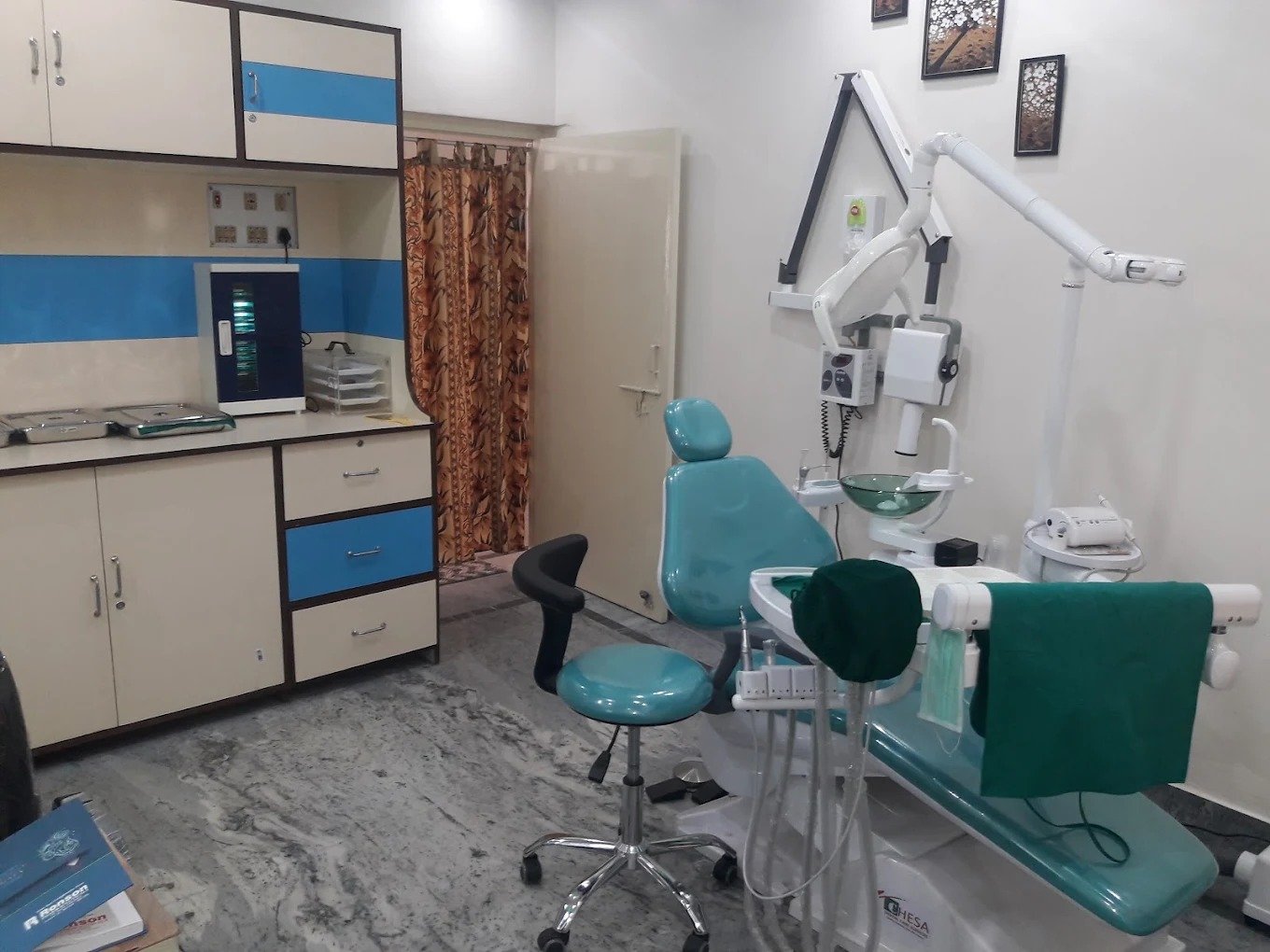 The waiting room at Khushi Dental Care