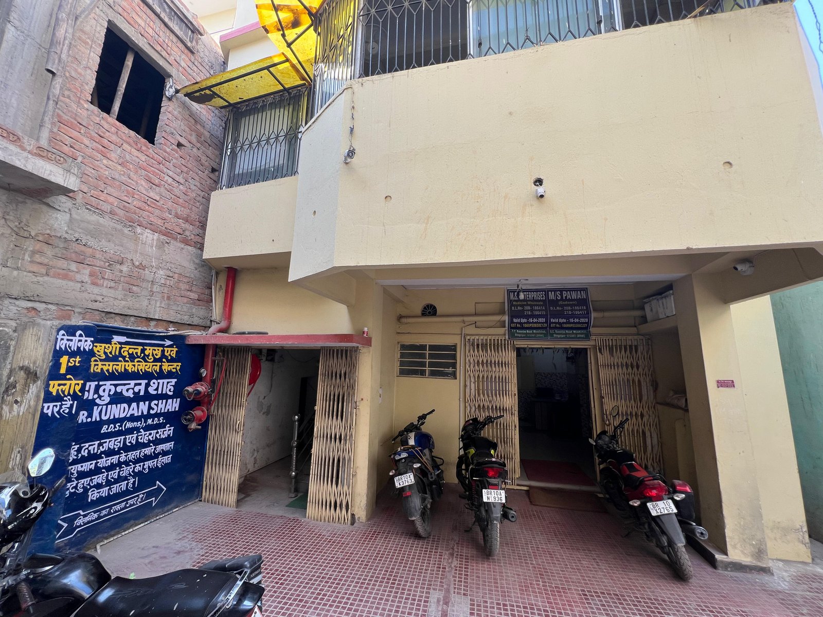 A treatment room at Khushi Dental Care